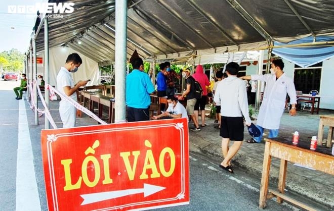 Residents flock to Hue after social distancing relaxed